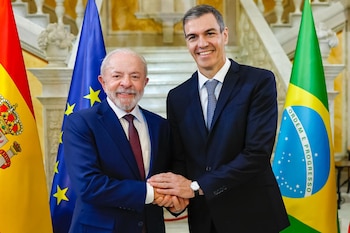El presidente brasileño, Luiz Inácio Lula da Silva, junto al jefe del Gobierno español, Pedro Sánchez (EFE/Moncloa/Ricardo Suckert/Archivo)