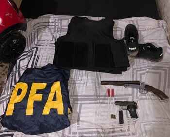 Parte del material secuestrado