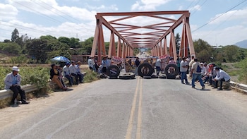 Paro agrario interrumpe viajes: suspenden venta de pasajes a cinco regiones por bloqueos