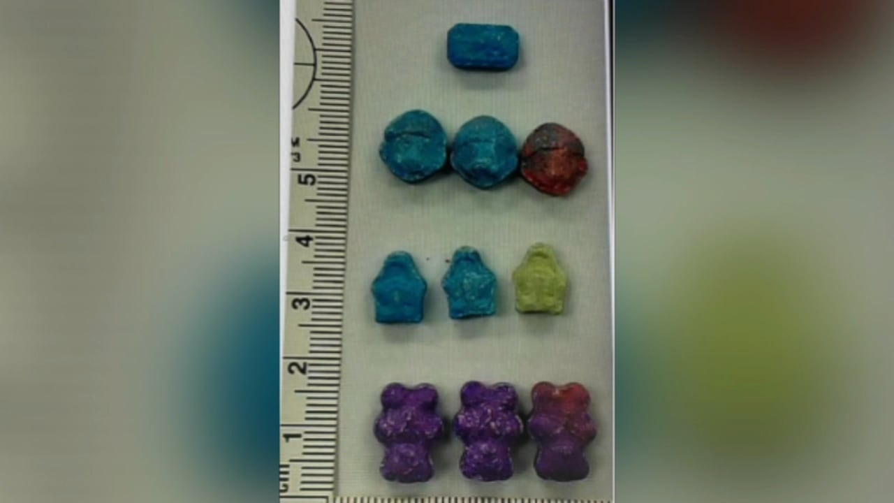 Alerta antes de Halloween: advierten a los padres por pastillas con metanfetamina que los niños pueden confundir con caramelos