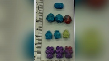 Alerta antes de Halloween: advierten a los padres por pastillas con metanfetamina que los niños pueden confundir con caramelos