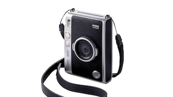 Fujifilm presenta instax mini Evo 2, que llega con nuevas funciones de cámara y una pantalla táctil de 4,5 pulgadas