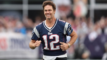 Tom Brady, entra al campo