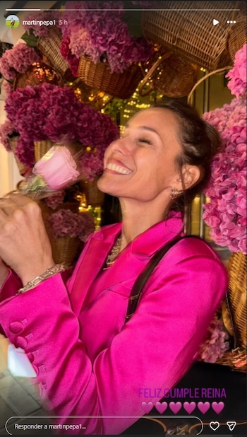 Martín saludó a Pampita por