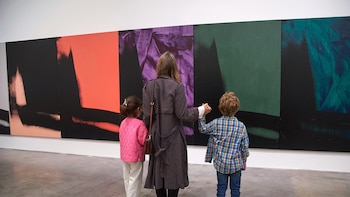 Del garabato infantil a las subastas millonarias: la ronda del arte y por qué solo el 1% de los artistas logra acceder al mercado global