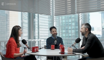 Ezra Klein, junto a los