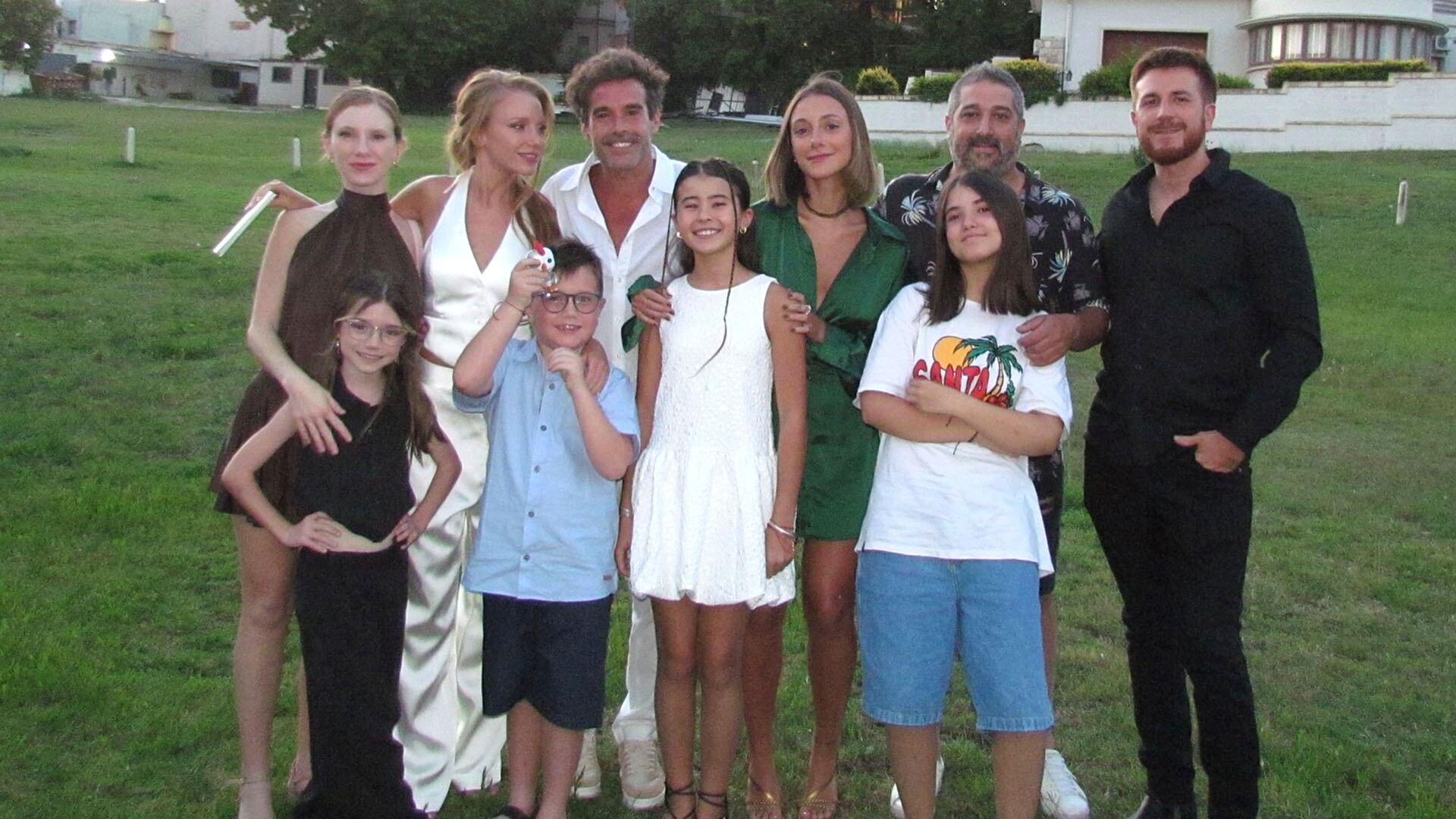 Familiares y amigos no quisieron perderse la íntima celebración por civil (@rrociopardo)