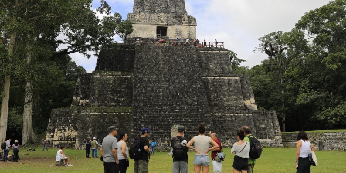 Inguat reportó que la llegada de visitantes no residentes creció 11% en 2025 frente a 2024 y superó los USD 1,208.7 millones del año anterior. (TGW)