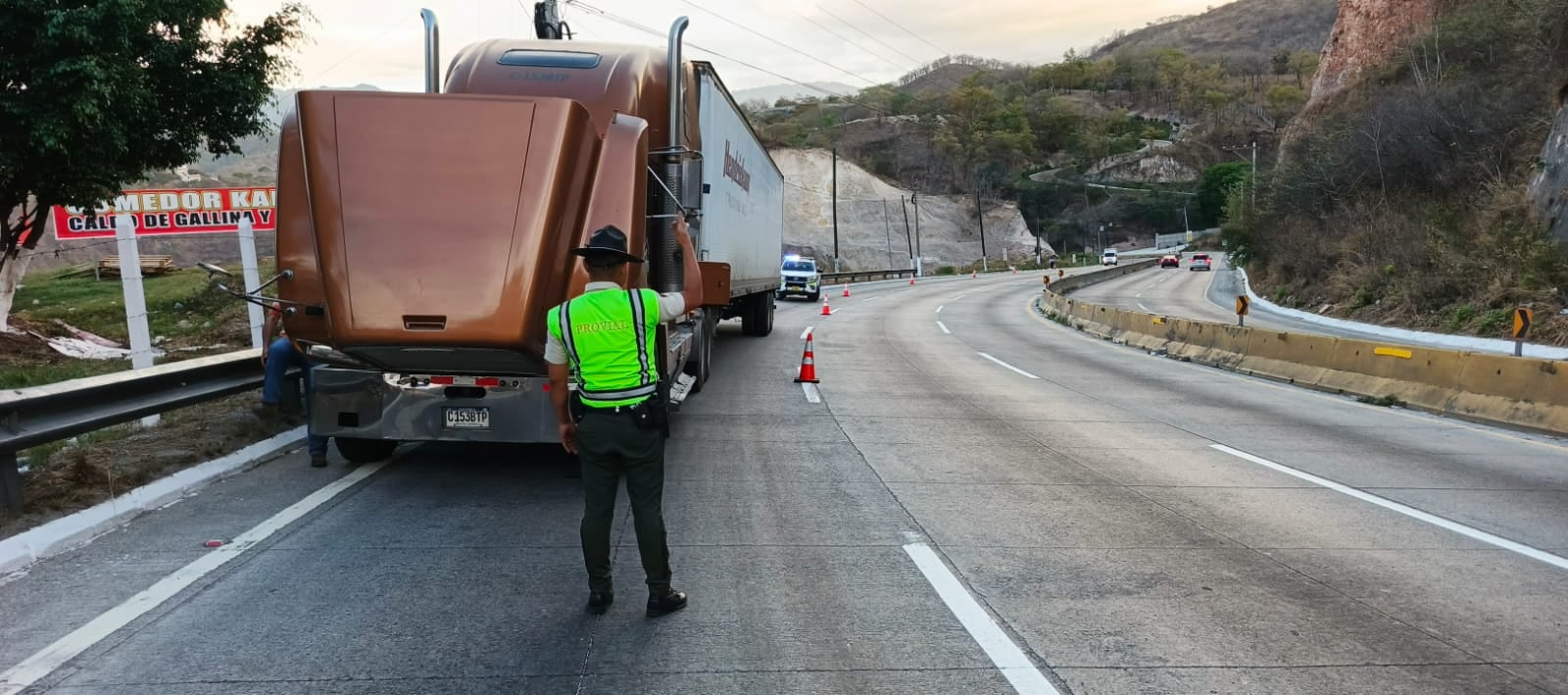 Los desperfectos mecánicos también han ocasionado bloqueos en algunas vías principales del país./(Provial)