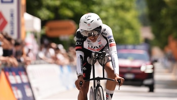 El ciclista ecuatoriano Mateo Ramírez ficha por tres temporadas con Movistar Team