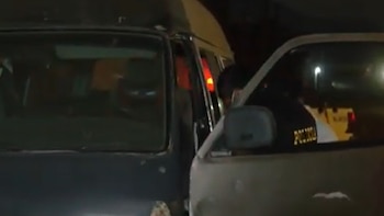La Policía encontró cuatro casquillos de bala en la escena e inició las diligencias para recoger evidencias y esclarecer las circunstancias del homicidio - Créditos: Captura de pantalla de Panamericana TV.
