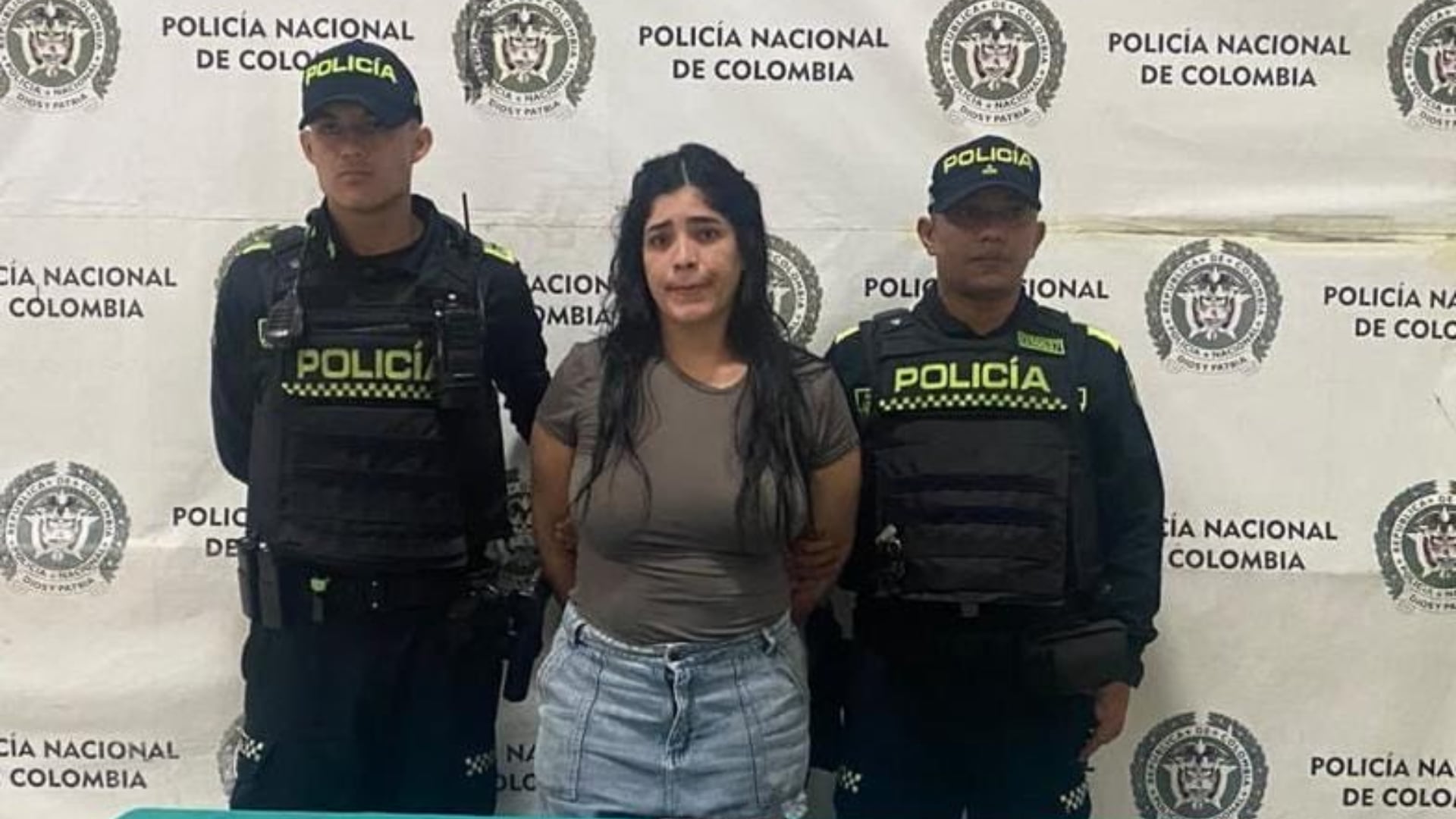 La Policía Nacional capturó en el barrio Caribe Verde de Barranquilla a Juliánis Paola Altamar Medina por el delito de fuga de presos - crédito @ABDELAESPRIELLA / X