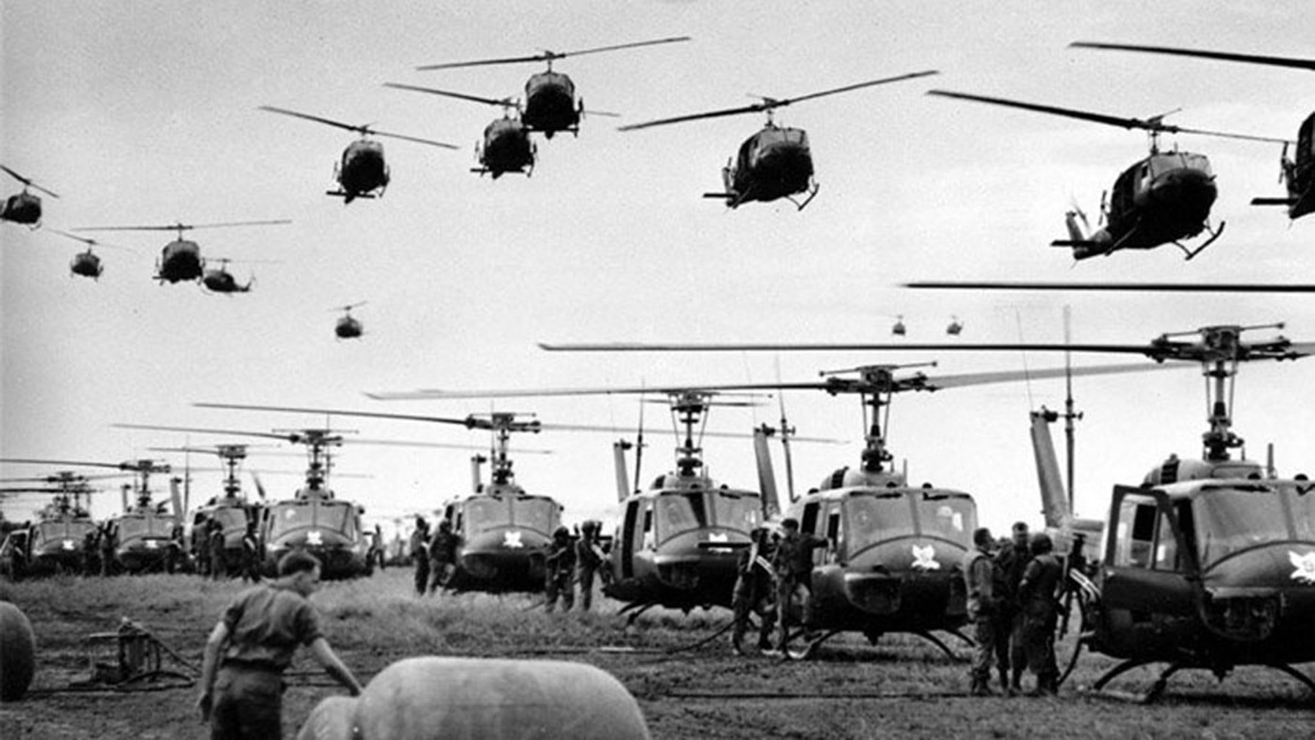 Argentina, bajo el gobierno de Arturo Illia, fortaleció su alineamiento con Estados Unidos y adoptó una postura anticomunista durante 1964, en pleno auge de conflictos internos y guerrillas (AP Photo/Henri Huet, File)