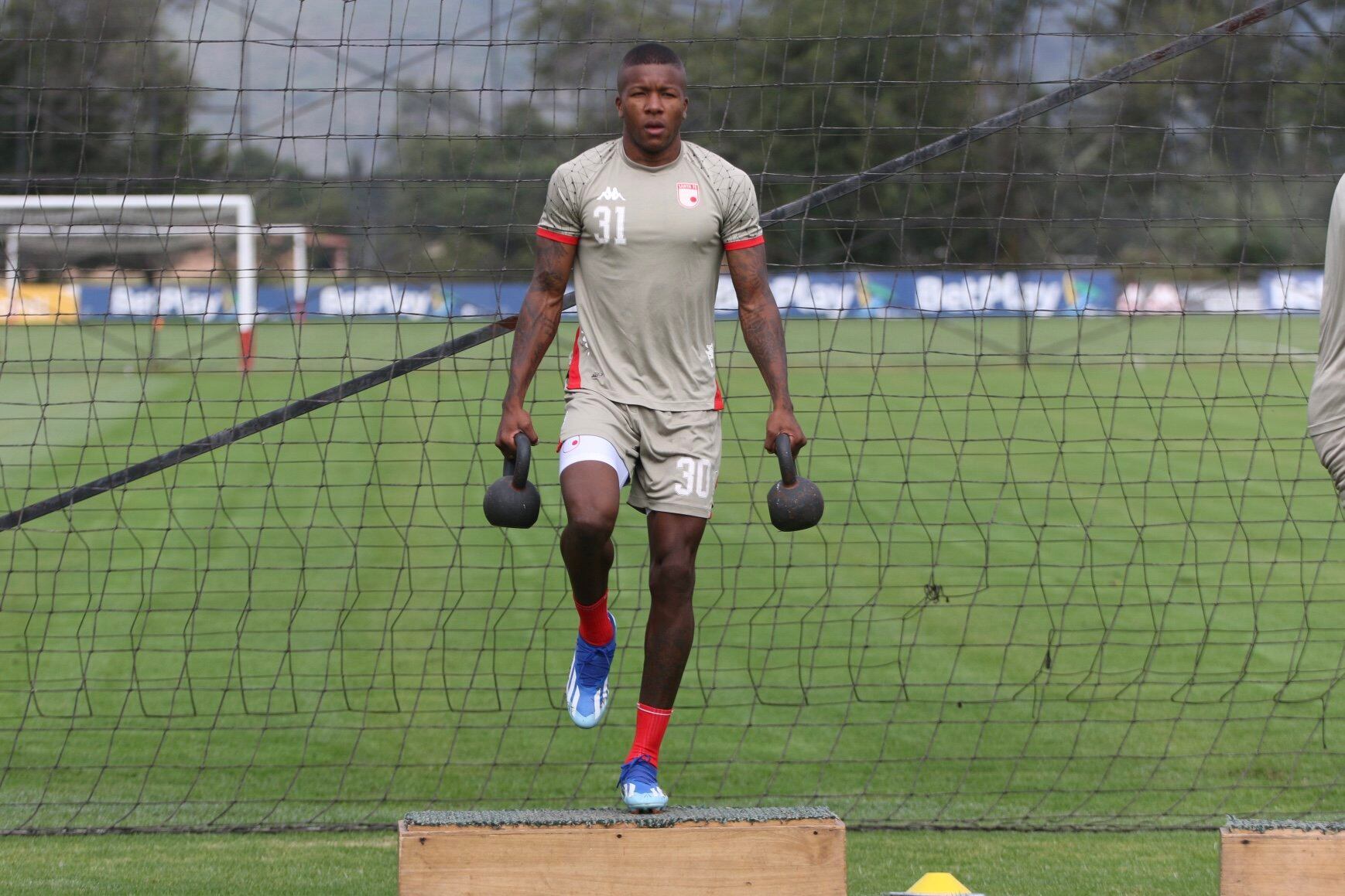 El extremo que llega proveniente de Cúcuta Deportivo para aportar en la zona ofensiva del club bogotano -. crédito Santa Fe Oficial
