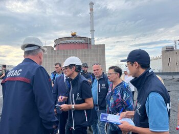 Miembros de la misión del