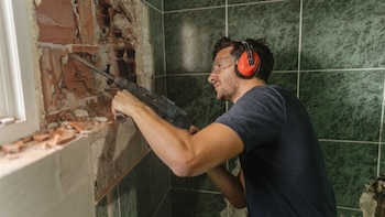 El Gobierno lo confirma: ayudas para reformar baños o cocinas de hasta 21.400 euros si la obra mejora la eficiencia energética