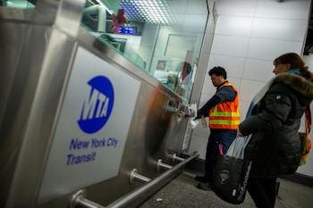 La MTA proyecta incorporar inteligencia artificial para anticipar y prevenir el ingreso de personas u objetos a las vías del subte en Nueva York (REUTERS/Eduardo Munoz/File Photo)