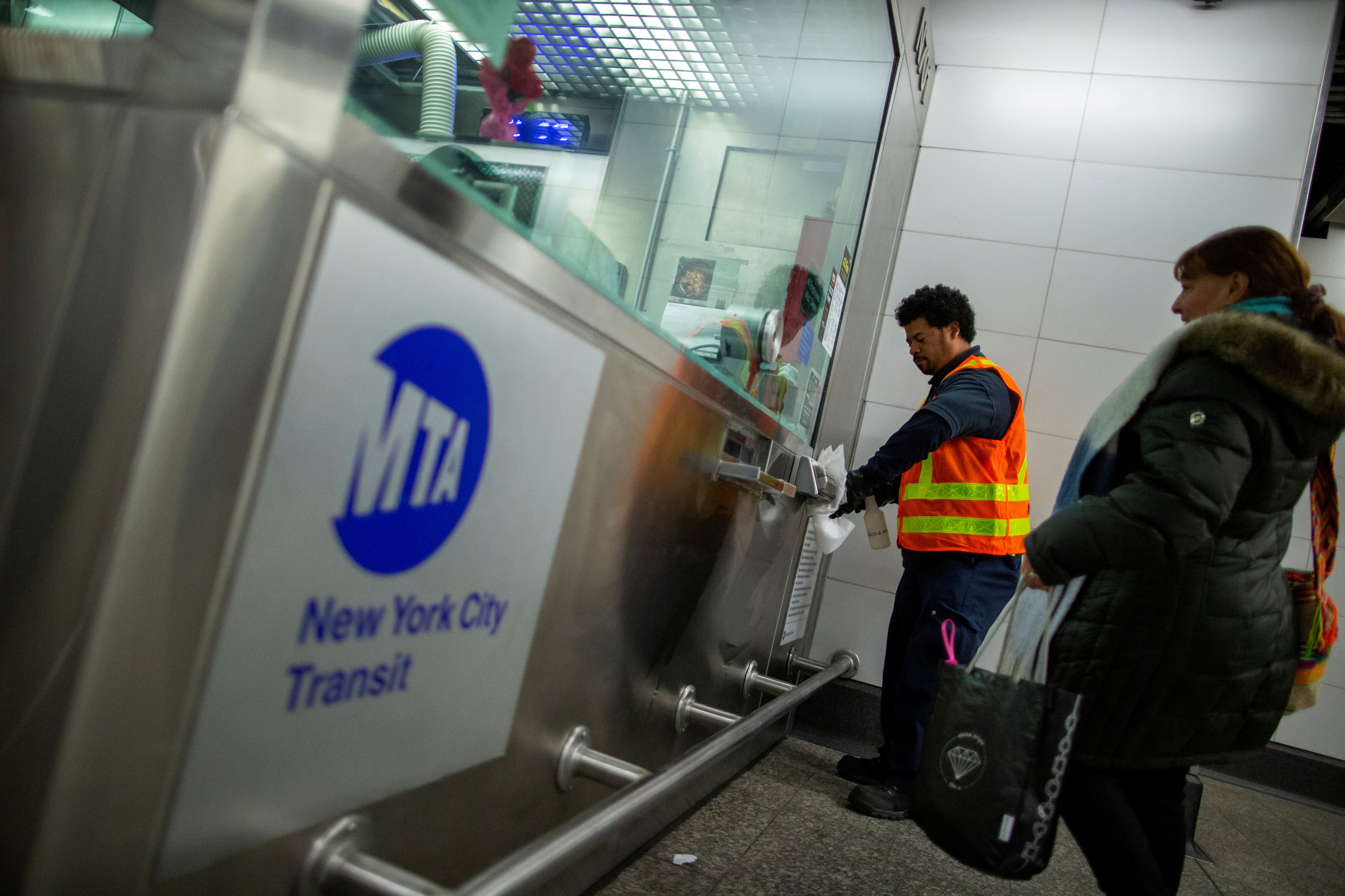 La MTA proyecta incorporar inteligencia artificial para anticipar y prevenir el ingreso de personas u objetos a las vías del subte en Nueva York (REUTERS/Eduardo Munoz/File Photo)