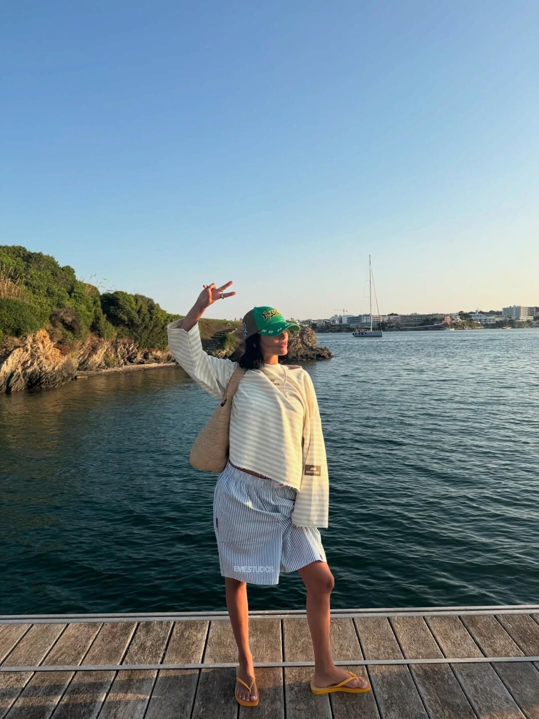 El diseño versátil de las bermudas permite su integración en conjuntos urbanos y propuestas veraniegas