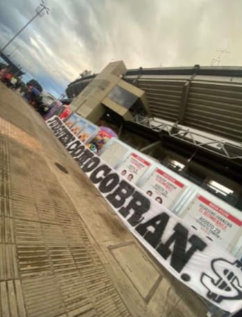 Pancarta de protesta hincha de Millonarios