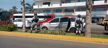 El vehículo contaba con vidrios