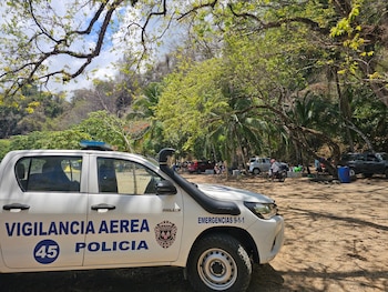 Las autoridades mantienen la presencia policial reforzada en carreteras, playas y zonas urbanas, así como la instalación de puestos de control y asistencia. Foto cortesía.