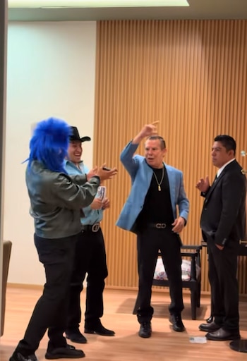 El histórico pugilista pasó del enojo a la diversión cuando descubrió que la situación formaba parte de una dinámica para redes sociales.