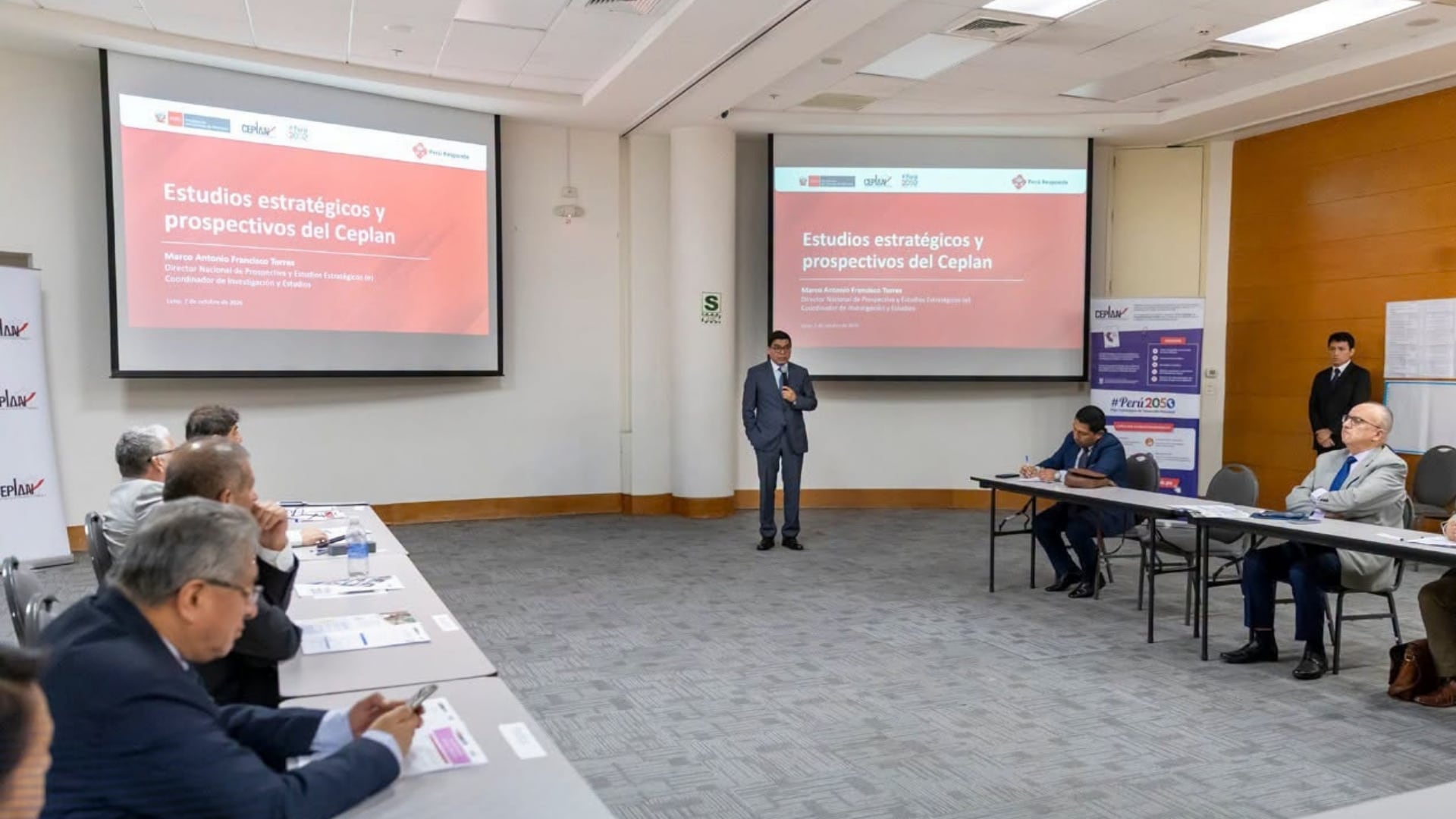 El Centro Nacional de Planeamiento Estratégico encabeza un taller prospectivo sobre las oportunidades y riesgos del Perú para la próxima década. (@ceplan)