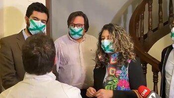 “Usted me ofreció puestos en