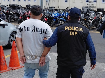 Capturan a prestamistas “Gota a Gota” señalados de lavado de dinero, usurpación y falsedad ideológica en Guatemala. Foto Infobae/Cortesía PNC de Guatemala