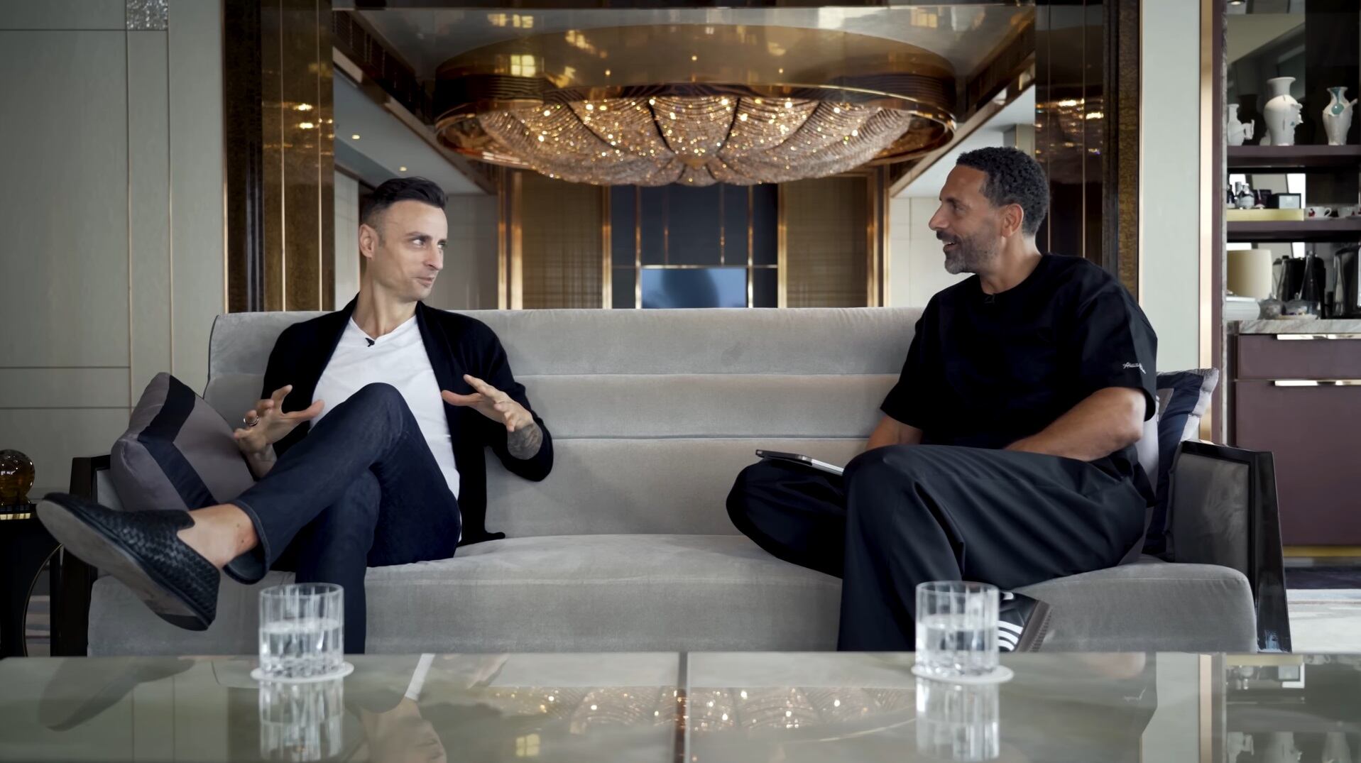 Dimitar Berbatov reveló el secuestro que marcó su adolescencia en Bulgaria y su camino hacia la élite del fútbol europeo (YouTube: Rio Ferdinand Presents)