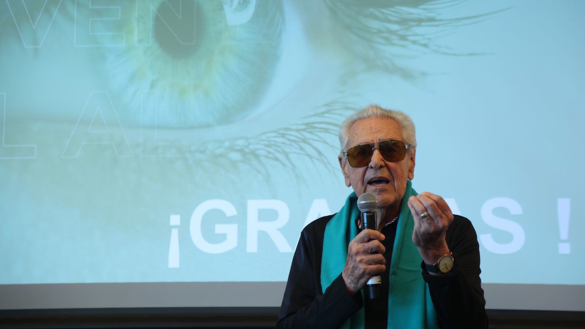 El actor Eric del Castillo sufre de problemas visuales relacionadas con la degeneración macular.| Foto: Cuartoscuro