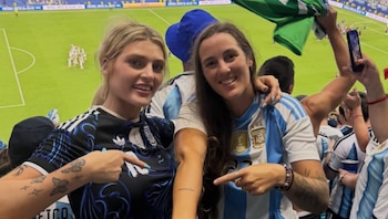 Moncalvillo contó que la dificultad para conseguir entradas la empujó a buscar alternativas fuera de lo común para seguir a la Selección Argentina (Foto: Instagram /elmundodeflor.ok