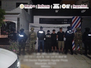 Elementos de la Secretaría de Marina, Secretaría de Seguridad y Protección Ciudadana y Fiscalía General de la República detuvieron en Mazatlán a dos presuntos integrantes de “Los Chapitos” y aseguraron armas de alto poder, granadas, droga, equipo táctico y un vehículo