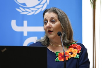 Los educadores indican que están a la espera de un pronunciamiento de la Defensoría del Pueblo, que dirige Ángela Russo. EFE/Carlos Lemos