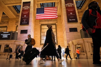 La Policía de Nueva York neutralizó al atacante en Grand Central tras responder a una alerta de emergencia por agresión con cuchillo el 11 de abril de 2026. (REUTERS/Brendan McDermid)