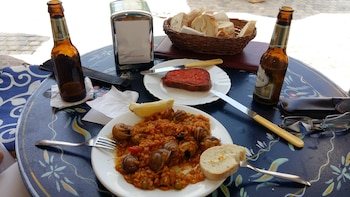 Arroz con caracoles y sobrasada