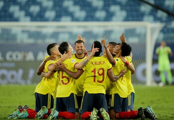 Colombianos celebran el gol de