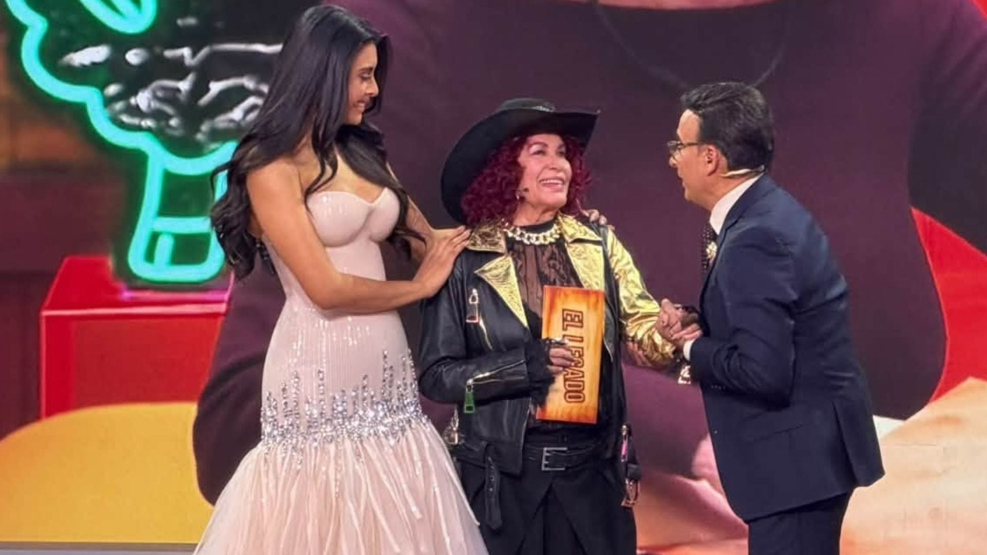 Tras su salida del reality, Kenny Avilés ejerció su derecho de nominación directa. (Facebook La Granja VIP)