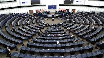 El Parlamento Europeo aprueba los centros para migrantes en el extranjero ante los gritos de “mandadlos de vuelta” de la extrema derecha