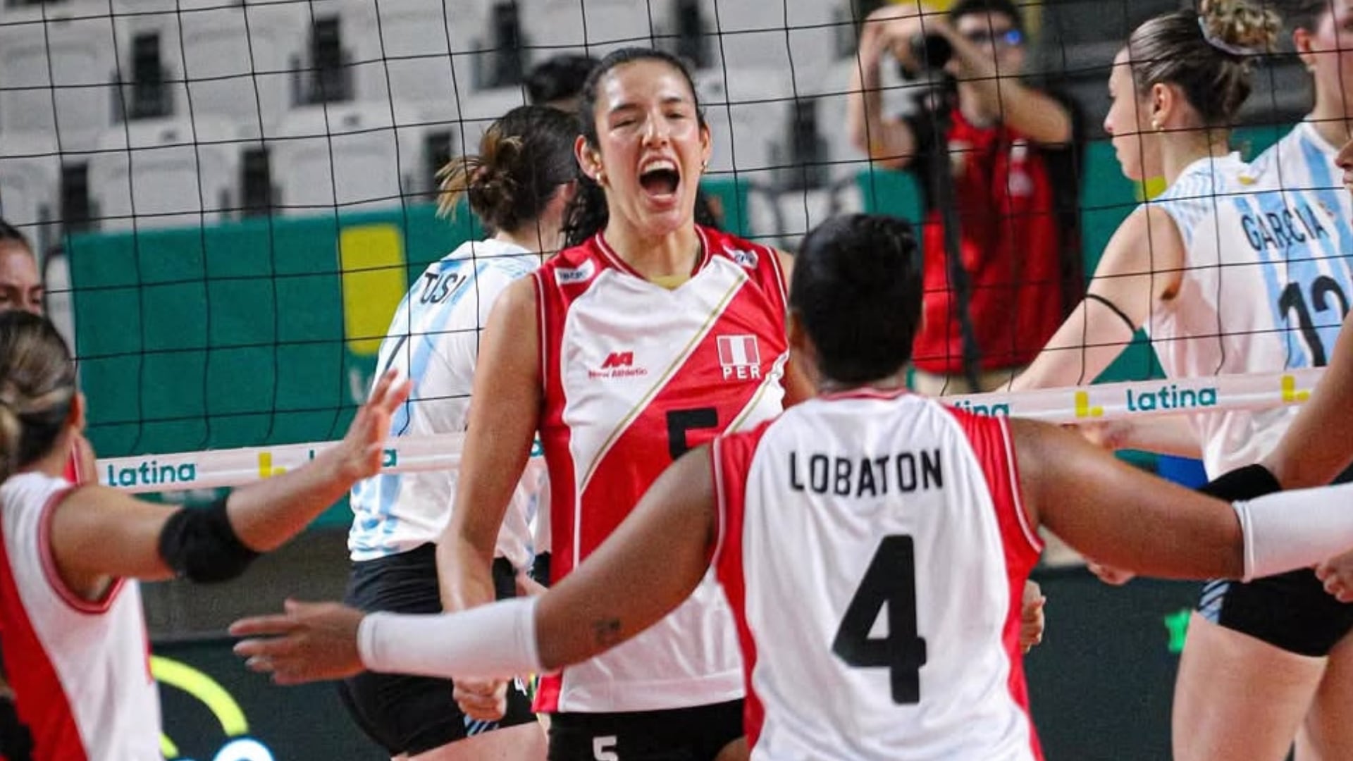 Ginna López venía trabajando arduamente con la selección peruana de vóley, pero sufrió una dura lesión. Crédito: FPV