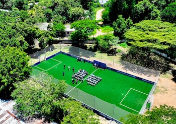 El mini campo de fútbol de FIFA Arena fue construido en el Complejo Educativo Colonia Río Zarco, sobre la carretera a Metapán, en Santa Ana./ (FESFUT)
