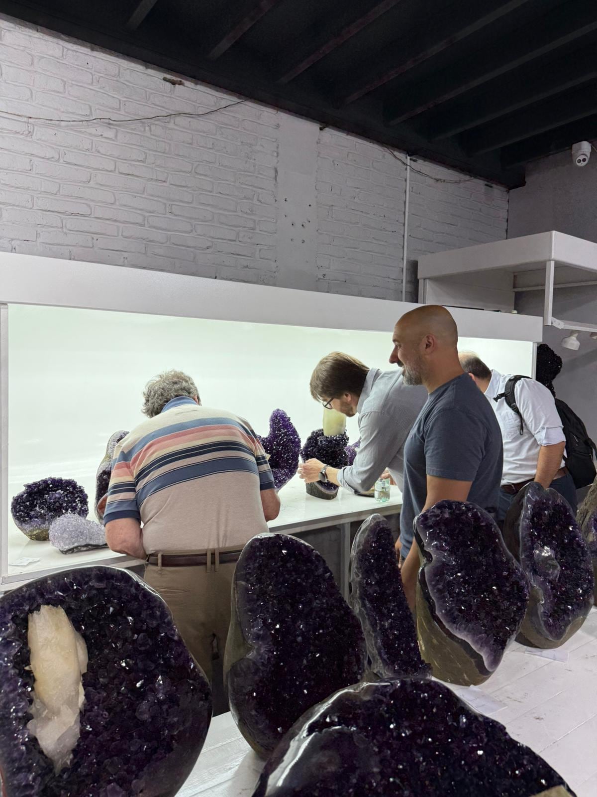 Director del MIEM Néstor Campal en una visita a yacimientos de Artigas, en el norte del país (MIEM)