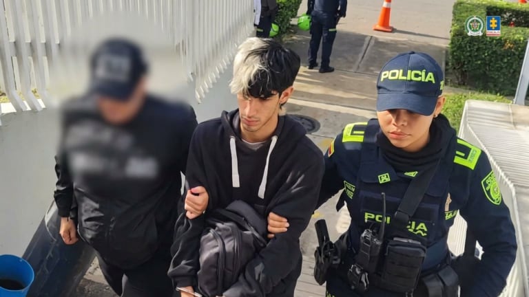 Bill Steven Barrios Ortega, de 24 años, recibió 528 meses por feminicidio agravado de Angie Tatiana Ortiz Acevedo, auxiliar de enfermería de 25 años - crédito Fiscalía General de la Nación