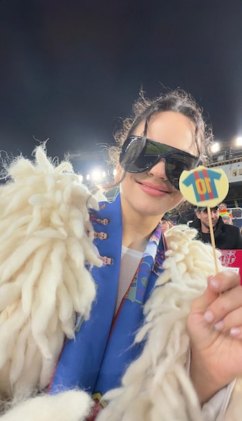 Rosalía vistiendo la chaqueta 'Ángel'