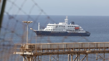 El MV Hondius llegará entre las 4.00 y las 6.00 del domingo y los españoles desembarcarán primero