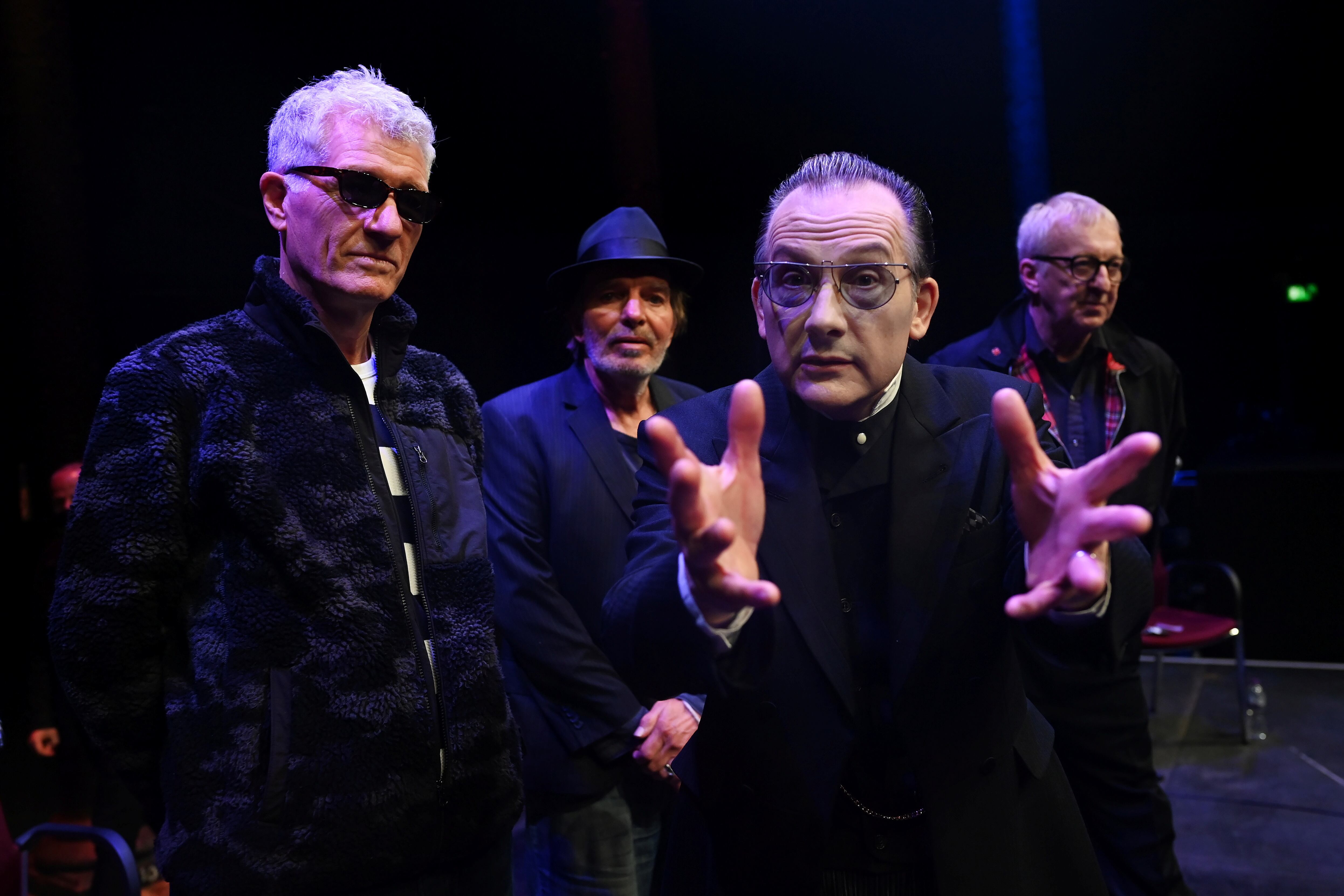 El icónico grupo británico fue pionero en lanzar el primer sencillo punk en el Reino Unido con New Rose y expandió su repertorio a lo largo de los años (REUTERS/Dylan Martinez)