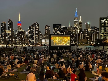 El ciclo organizado por NYC Parks lleva cine gratuito a parques de toda la ciudad.
