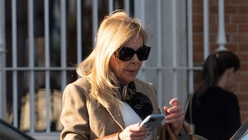 Ana Obregón, entre dos hombres