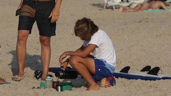 Digno hijo de cocinera, uno de los chicos se mostró como un eximio cebador durante la ronda familiar (Crédito de Fotos: GM Press)